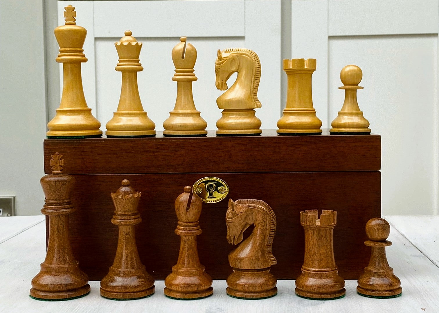 Leningrad Acacia Chess Pieces & Mahogany Box - Official Staunton™